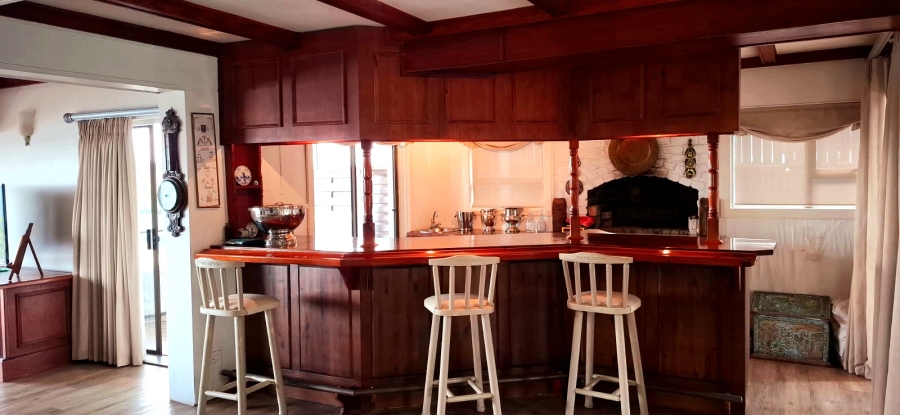5 Bedroom Property for Sale in Beacon Bay Eastern Cape